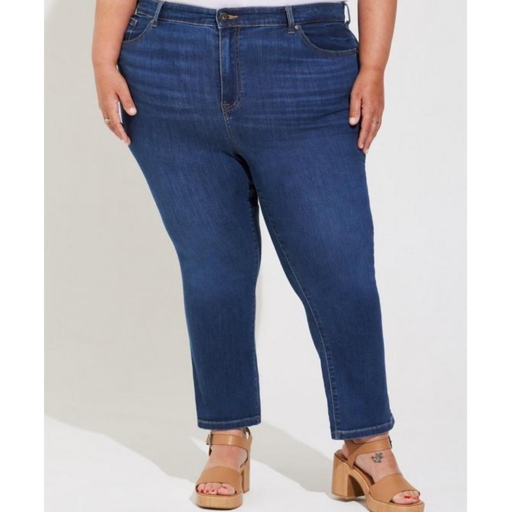 Torrid Crop Skinny Super Soft Mid-Rise Jean size 26